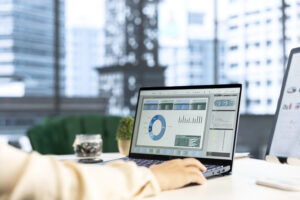 Software Manajemen Proyek Lokal vs Internasional