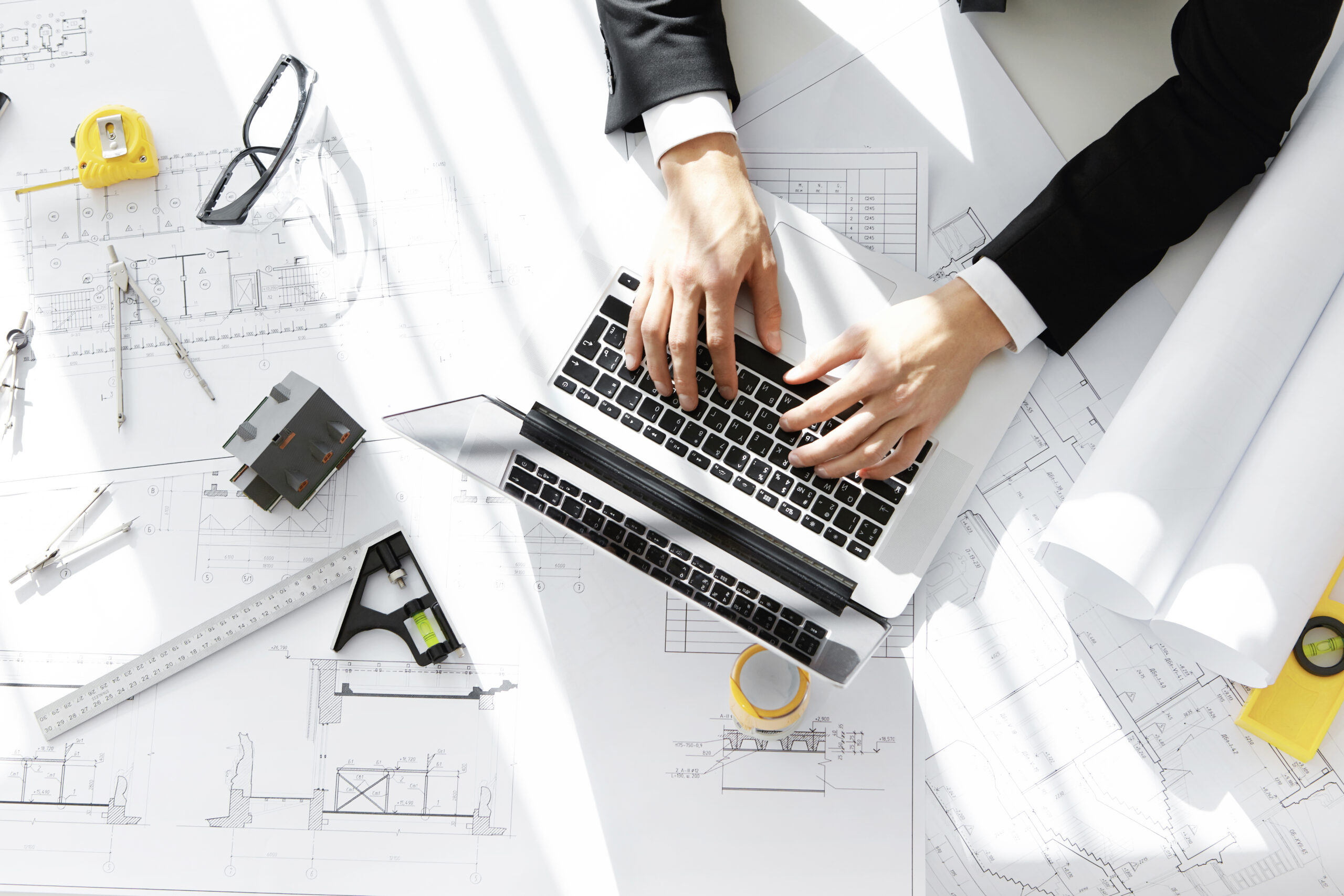 Implementasi Software Manajemen Proyek: Kenapa Kontraktor Sering Gagal?