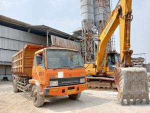Alat berat di sebuah proyek